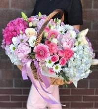 Композиция солнечный день в Ямном Цветочная композиция из Розы, Хризантемы, Пионы и Лизиантусы в корзине в Ямном