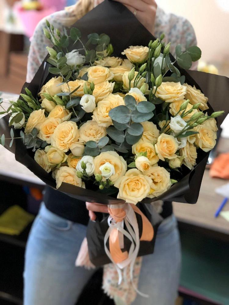 Букет цветов из: Розы и Лизиантусы в Ямном