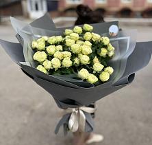 Букет Белые кустовые розы Солинеро в Ямном
