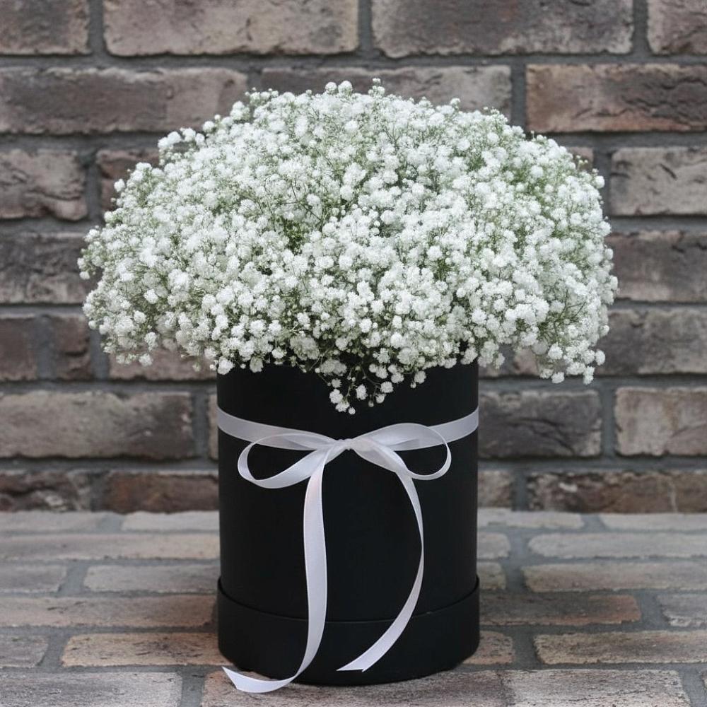 Цветочная композиция из Гипсофила в шляпной коробке в Ямном