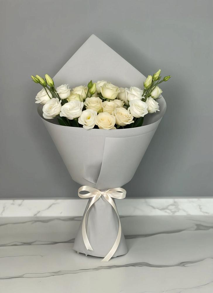 Букет цветов из: Розы и Лизиантусы в Ямном