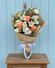 Букет цветов из:  Альстромерии, Лизиантусы, Розы и Хризантемы в Ямном