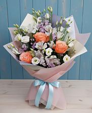 Букет цветов из:  Лизиантусы, Розы, Альстромерии и Гипсофила в Ямном