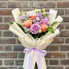 Букет цветов из:  Лизиантусы и Розы в Ямном