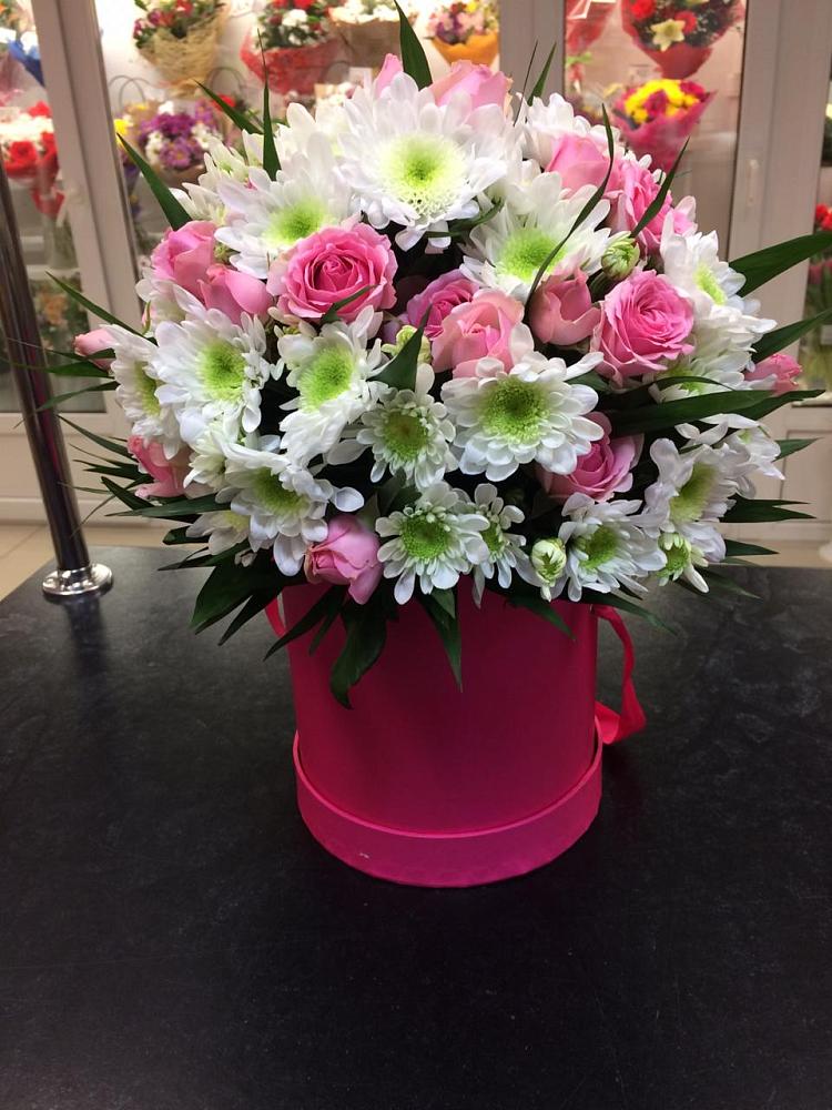 Цветочная композиция из Розы и Хризантемы в шляпной коробке в Ямном