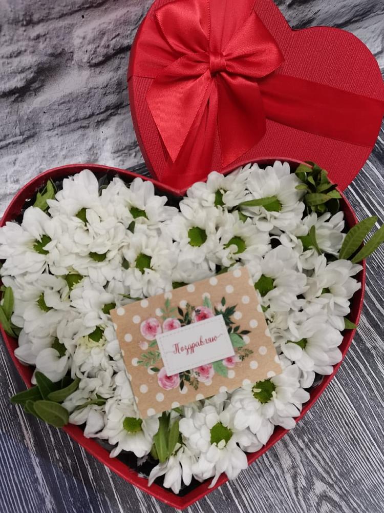 Цветочная композиция из Хризантемы в виде сердца в Ямном