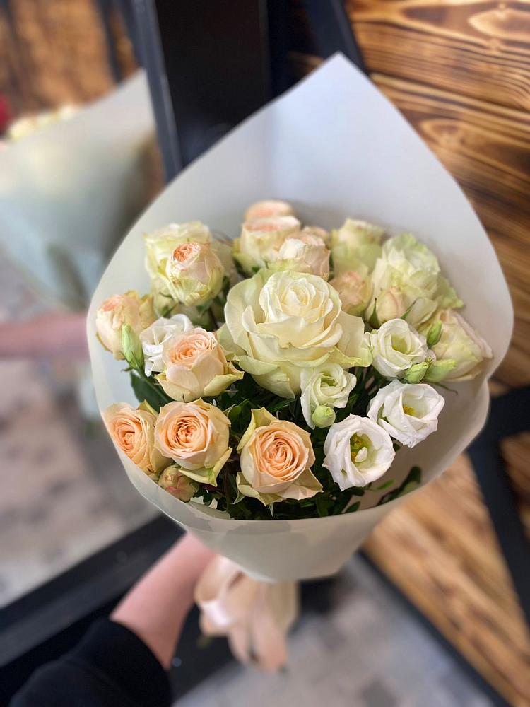 Букет цветов из: Розы и Лизиантусы в Ямном